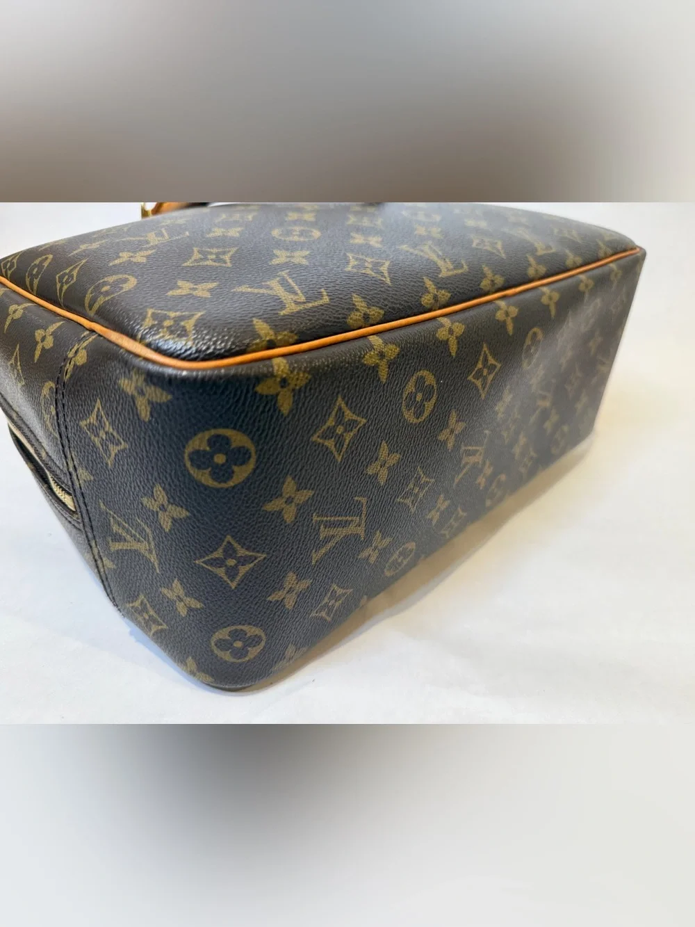 Louis Vuitton classic louis